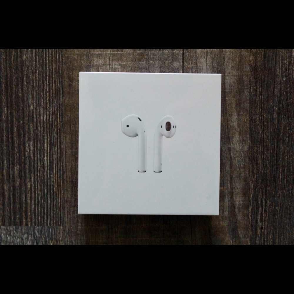 NEW IN BOX Apple AirPods 2nd Generation